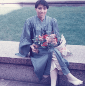 佐藤ゆかりの若い頃の素顔とは。学歴・結婚・海外生活や人物像を解説