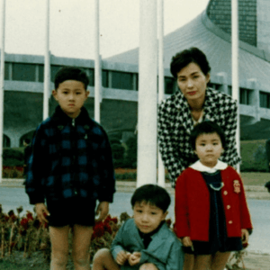 佐藤ゆかりの若い頃の素顔とは。学歴・結婚・海外生活や人物像を解説