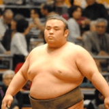 貴景勝の母親のホステス説はデマ。憶測の理由と教育方針・家族像を詳しく紹介